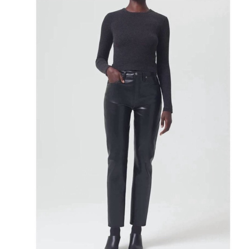 AGOLDE Riley Long High Rise Straight Pant
In Detox Leather black, SIZE 31 1259